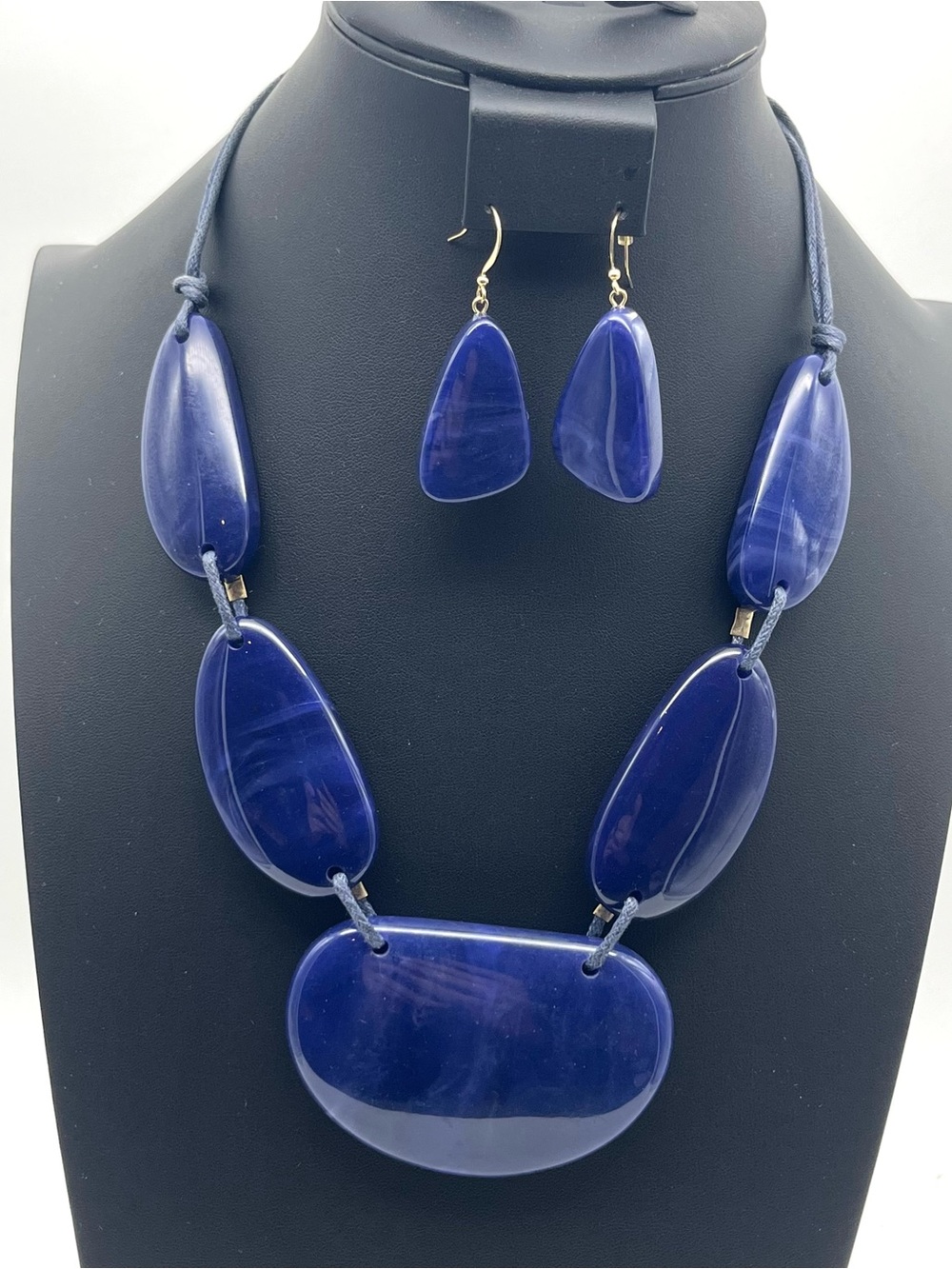 Charming Charlie Deep Blue Chunky Acrylic or Resin Rope Necklace and Earring Set